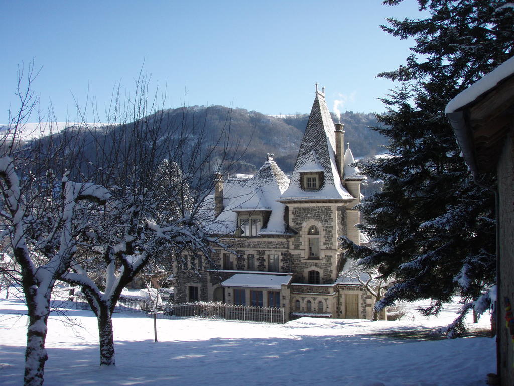 ホテル Le Terrondou Vic-sur-Cère エクステリア 写真