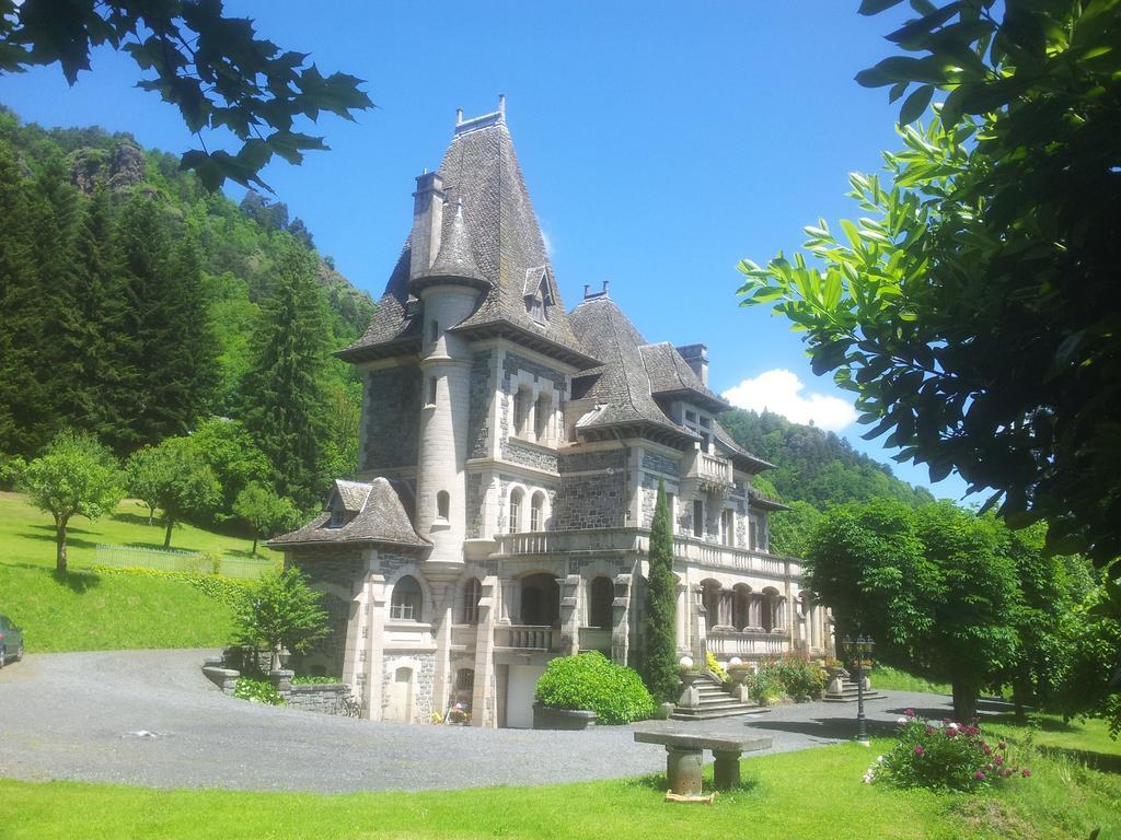 ホテル Le Terrondou Vic-sur-Cère エクステリア 写真